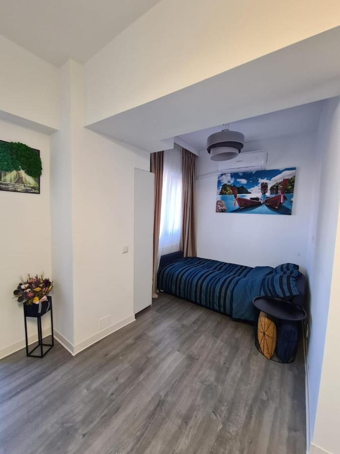 Central Apartment Targu Jiu Exterior photo